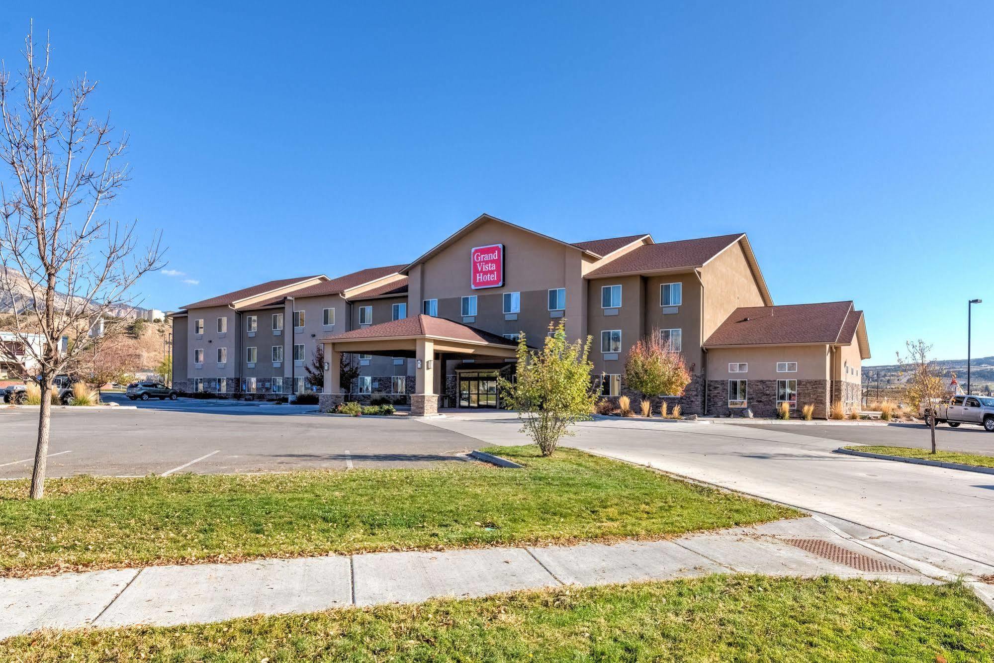 Grand Vista Hotel Parachute Exterior photo